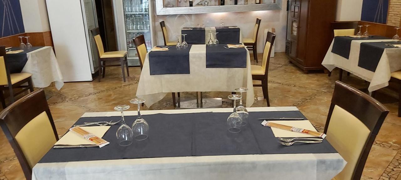 Albergo Piazza Risorgimento Porto Cesareo Ngoại thất bức ảnh