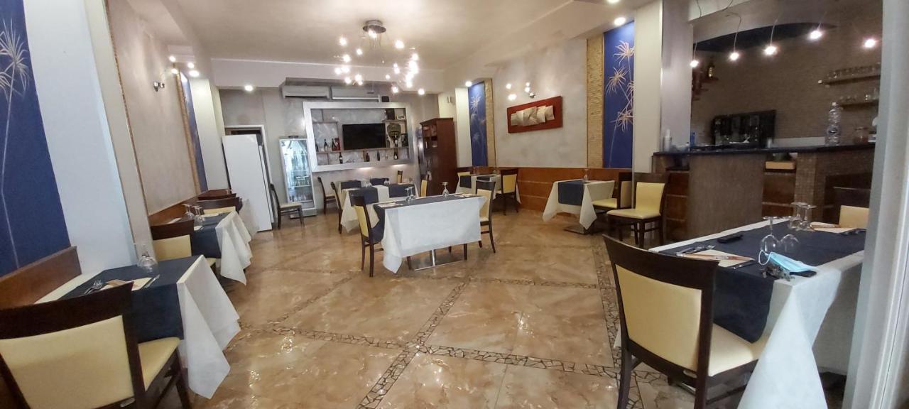 Albergo Piazza Risorgimento Porto Cesareo Ngoại thất bức ảnh